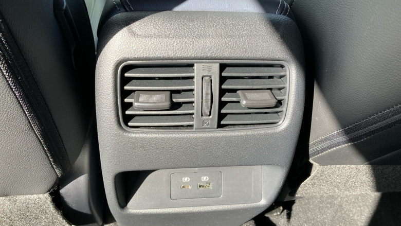 Nissan Qashqai 1.3 DiG-T MH Tekna 5dr Petrol Hatchback